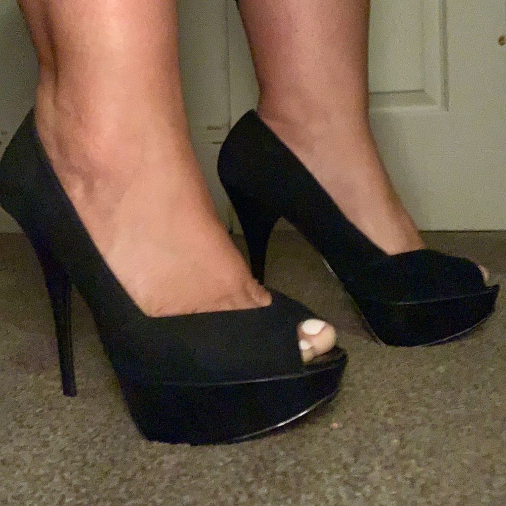 Bakers 5inch “Eryn” black velvet heels